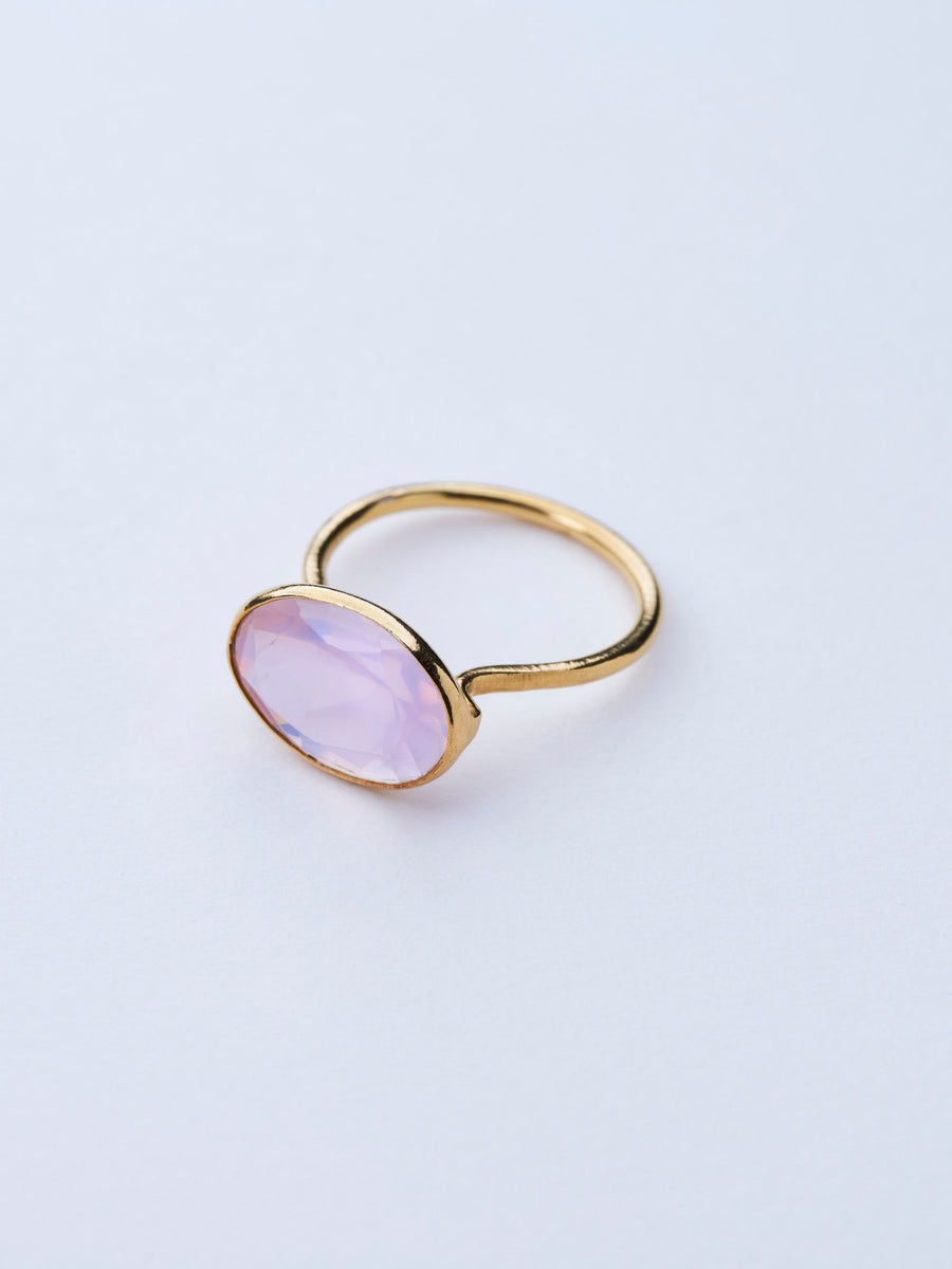 Rose quartz (gold): oval flower ring