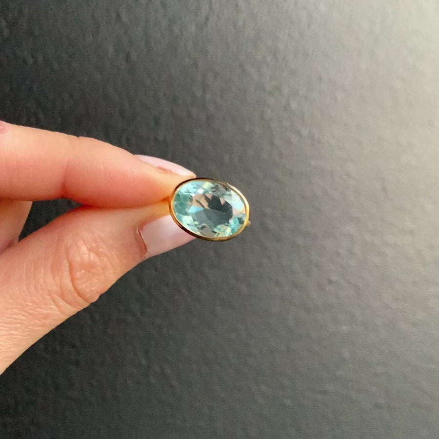 Blue topaz (gold): oval flower ring